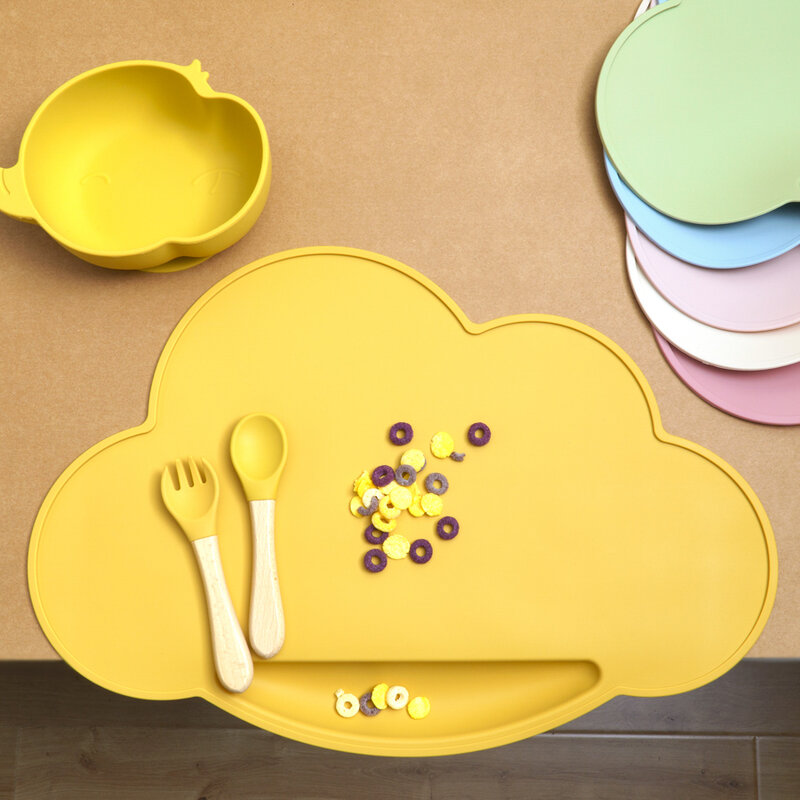 แผ่นรองจานซิลิโคนรูปก้อนเมฆสำหรับเด็กแผ่นรองจานอาหารแบบพกพาสำหรับเด็กแผ่นกันลื่นบนโต๊ะอาหาร1ชิ้น