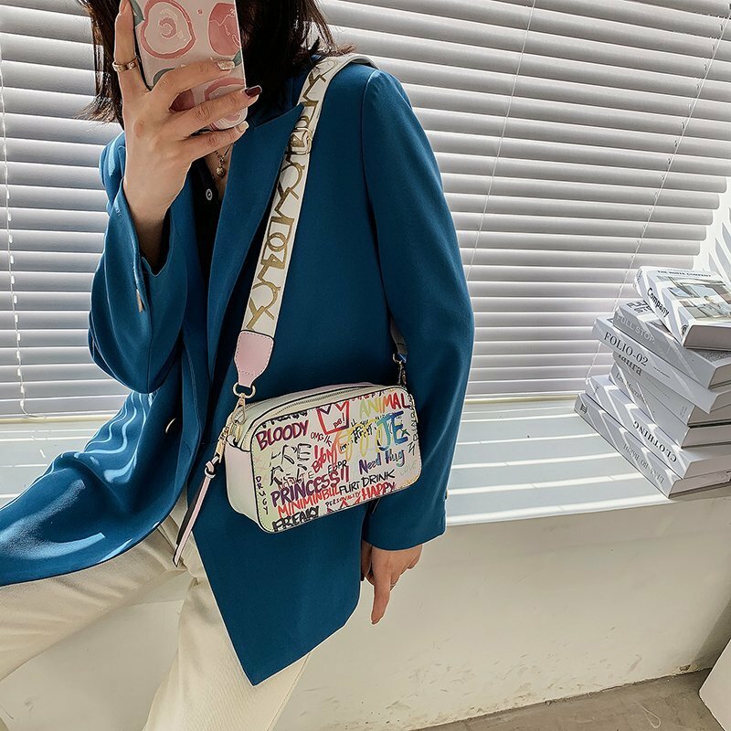Женская сумка для телефона с граффити 2023, модные сумки через плечо в стиле хип-хоп с принтом и надписью, кожаная модная маленькая квадратная широкая сумка через плечо