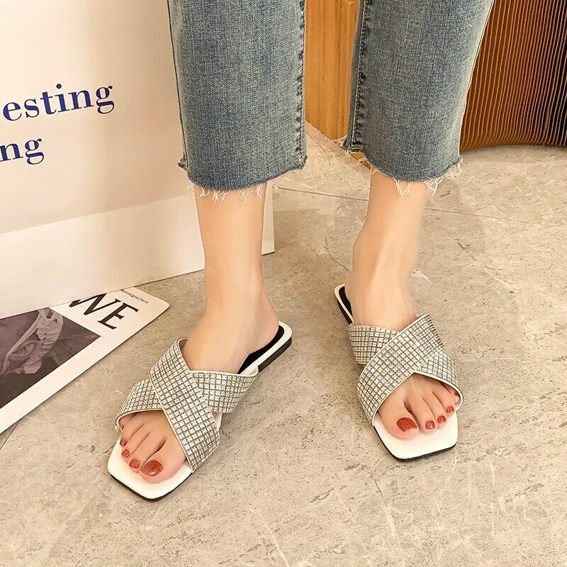 Sandalias con tiras cruzadas de diamantes de imitación para mujer, zapatillas de suela plana antideslizantes, zapatos de playa, talla grande 42, 2024