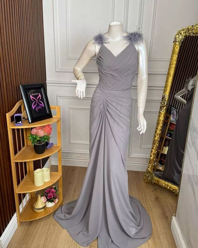 Elegant Grey V-neck Off Shoulder Feather Floor Length Prom Dress Mermaid Sleeveless Foreleg SPlit Pleated Evening Party 2023