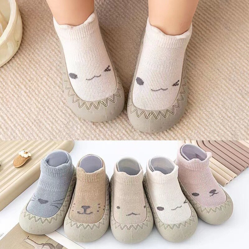 2 pasang sepatu bayi Non-slip Caroon, sepatu kaus kaki bayi untuk anak laki-laki perempuan berjalan sepatu pegangan karet lembut dengan kaus kaki bayi