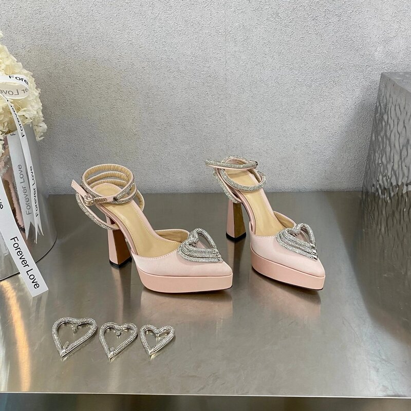 Sandalias de tacón alto para mujer, zapatos de plataforma con lazo de seda pura, cinturón de escalada, Triple Corazón, diamantes de imitación, boda, 2024