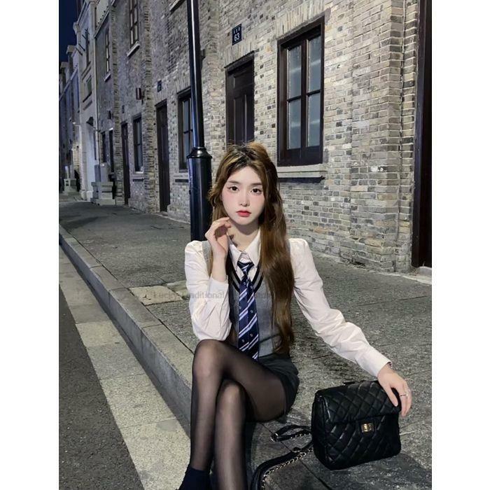 Terno JK de uniforme escolar coreano para meninas, estilo universitário vintage, suéter de malha cinza, colete fino, saia de nádega sexy, conjunto de 3 peças