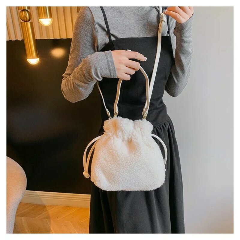 Fashion Plush Crossbody Bag For Women Solid Color Handbags Autumn And Winter Pellet Lamb'S Wool Drawstring Shoulder Bag 2024