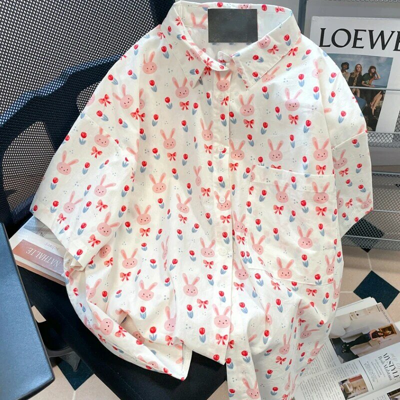 Japanse Kawaii Bunny Bloemenprint Shirt Vrouwen Zoete Losse Korte Mouw Top Zomer Mode 2024 Koreaanse Chique Knoop Konijn Blouse
