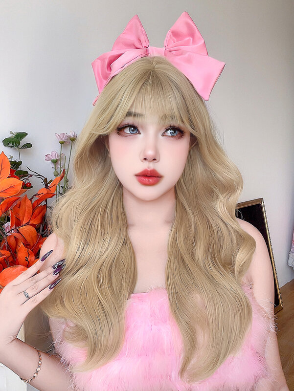 Wig sintetis pirang Lolita 24 inci dengan Wig rambut panjang alami bergelombang untuk wanita penggunaan sehari-hari Cosplay tarik Ratu tahan panas
