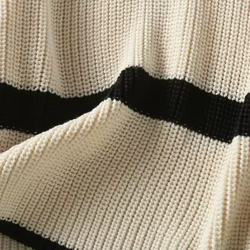 Women's 2023 Fashion New Large Lapel Design Striped Knit Sweater Retro V-neck Long-sleeved Pullover Chic Top.