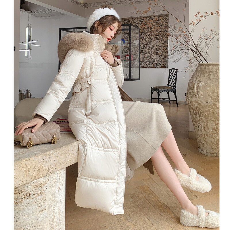 Biała kurtka puchowa 2023 zimowa nowa koreańska duże sztuczne futerka z kapturem wąski pasek elegancka kurtka z jednolity kolor, długi na kolanach