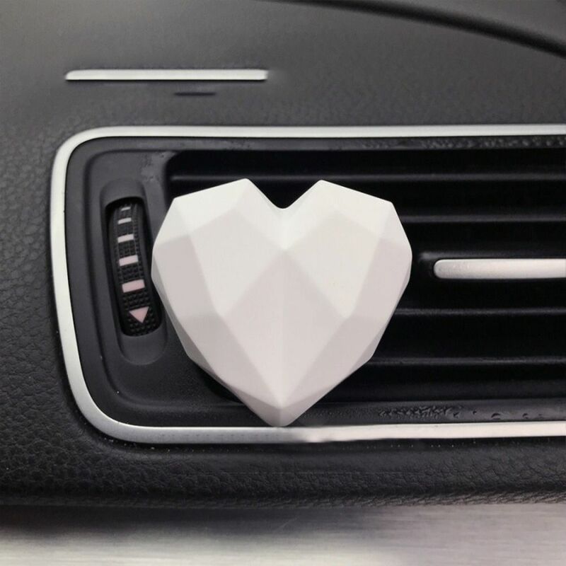 Clip de salida de aire de coche, Clip de Perfume de corazón, decoración, forma de amor, Clip de aromaterapia, accesorios para automóviles