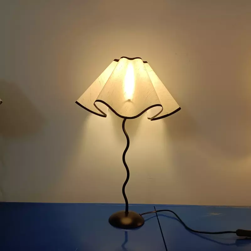 이탈리아 꽃잎 테이블 램프, 북유럽 스타일 호텔 장식 테이블 램프, 빌라 야간 조명, 커피룸, 3 위치 밝기 조절 침대 옆 조명