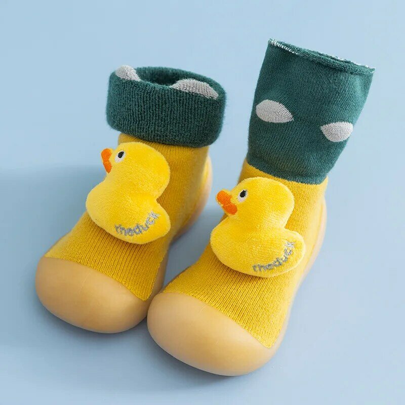 Zapatos cálidos gruesos de rizo para bebés y niños pequeños, calcetines de sandalia de suela suave para interiores y exteriores, Otoño e Invierno