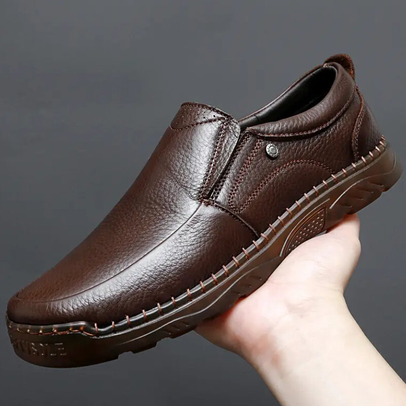 Sepatu kulit Retro pria, Kasut pantofel datar Slip on kasual buatan tangan, sol lembut Non slip nyaman