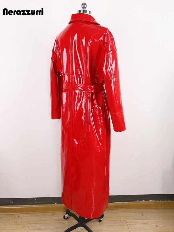 Nerazzurri wiosenne jesienne z długim rękawem błyszcząca odblaskowa czerwona sztuczna lakierowana skóra płaszcz trencz dla kobiet luźna, swobodna moda na wybiegu 2024