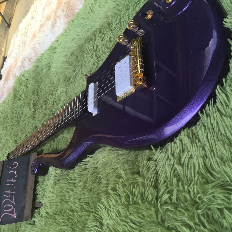 Kostenloser Versand 6 Saiten lila E-Gitarre Prince Cloud Gitarre auf Lager bestellen sofort Gitarren Mahagoni Body Guitarra