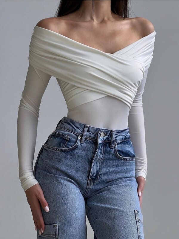 Tossy ชุดจั๊มสูทงานปะผ้าโปร่งสำหรับผู้หญิงชุดสตรีทรอมเปอร์เปิดไหล่แขนยาวกางเกงเอวสูงเซ็กซี่อัดพลีทสีขาว