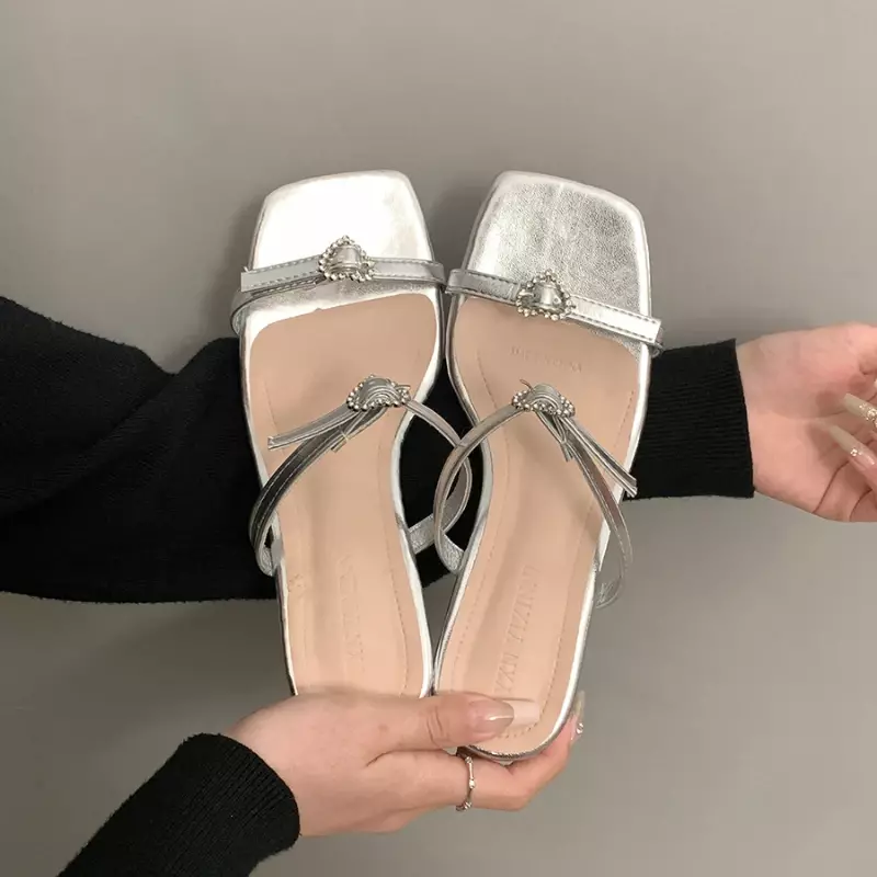 2024 nowy letni błyszczący kryształ górski kobiety kapcie Sexy wąskie paski z wystającym palcem slajdy buty damskie imprezowe sandały na grubym obcasie