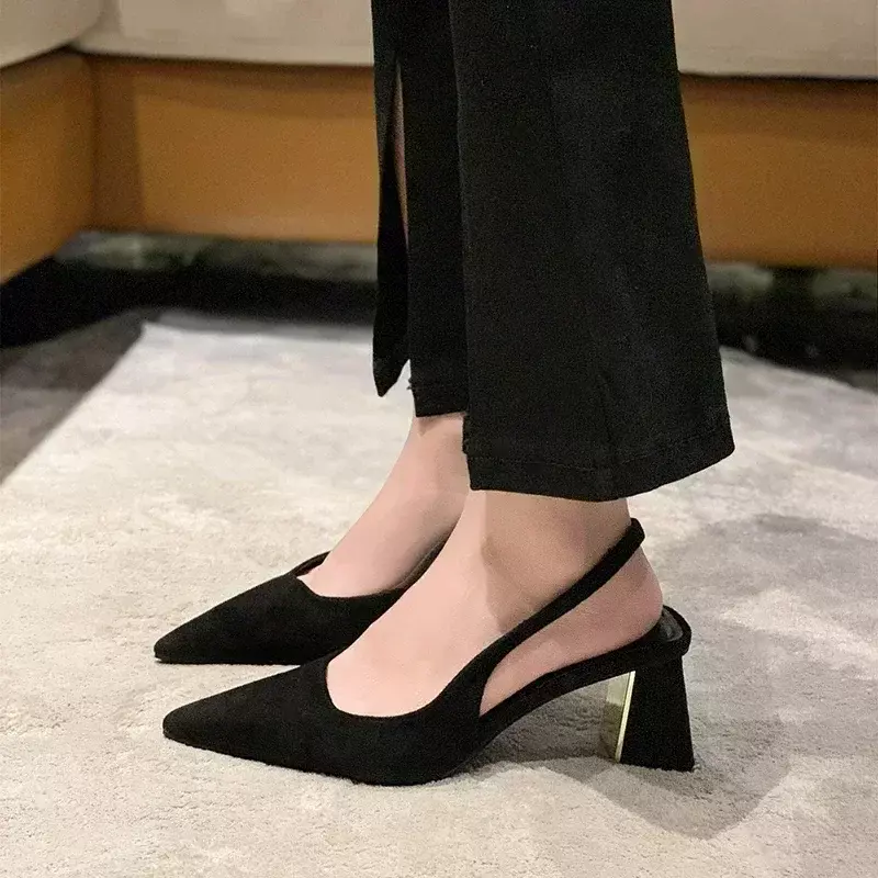 2024 letnie nowe damskie czółenka modne jednolita seksowna buty na pasku dla kobiet kwadratowe obcasy zamszowe szpiczaste buty na wysokim obcasie pań