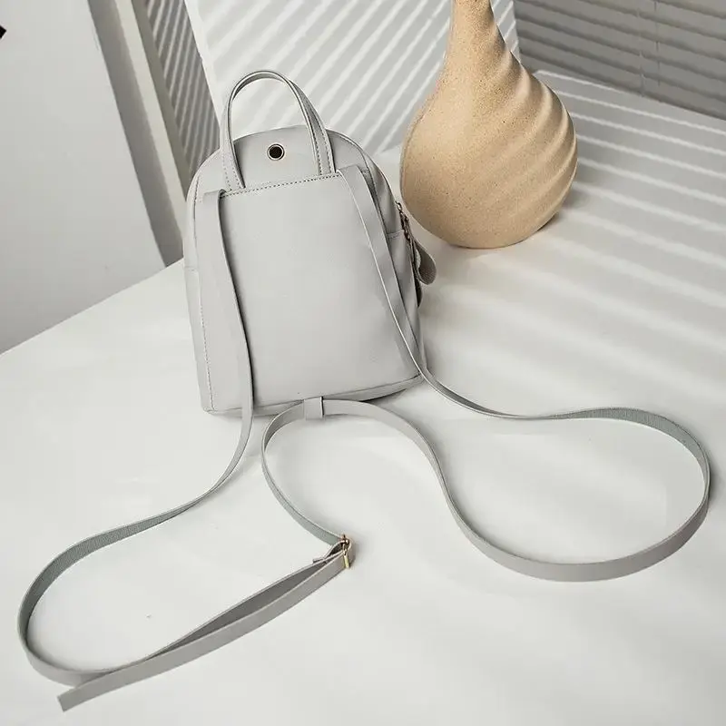 النسخة الكورية حقيبة ظهر صغيرة ، يمكن إمالة حول كتف واحد ، لديها وظائف متعددة ، التي يمكن أن تكون بسيطة وملونة ، جديدة