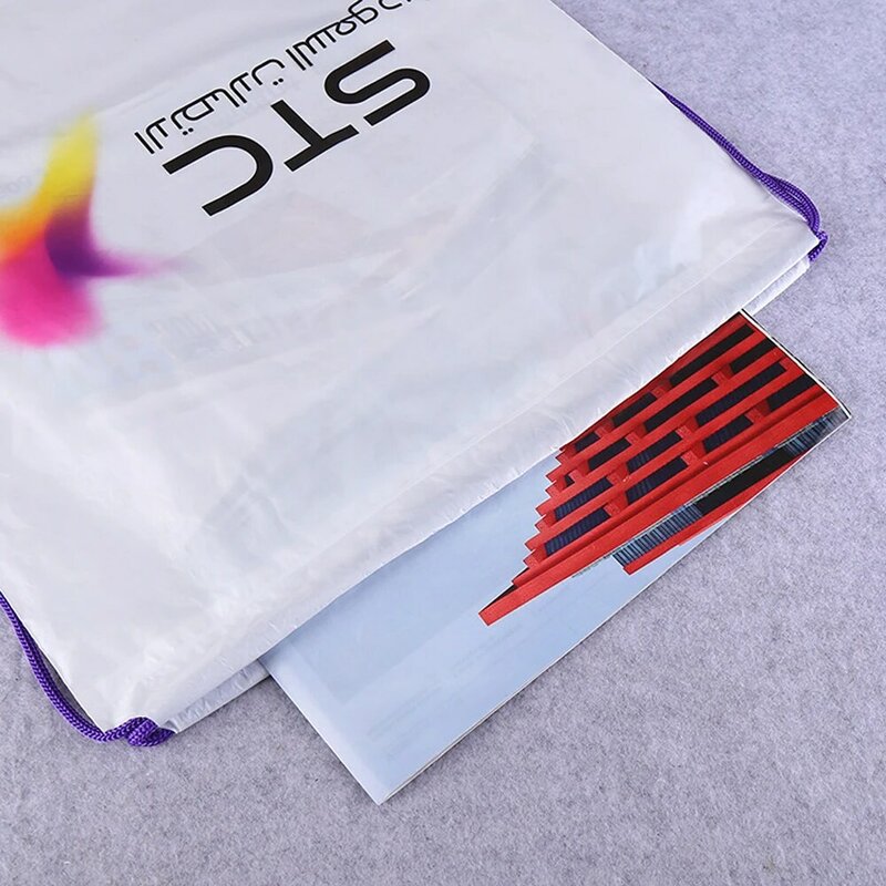 บรรจุภัณฑ์ของขวัญพร้อมกระเป๋าเก็บสายรูดสองช่องสำหรับกระเป๋ากระเป๋าเป้ปิดปากแบบผูกเชือก EVA พิมพ์โลโก้
