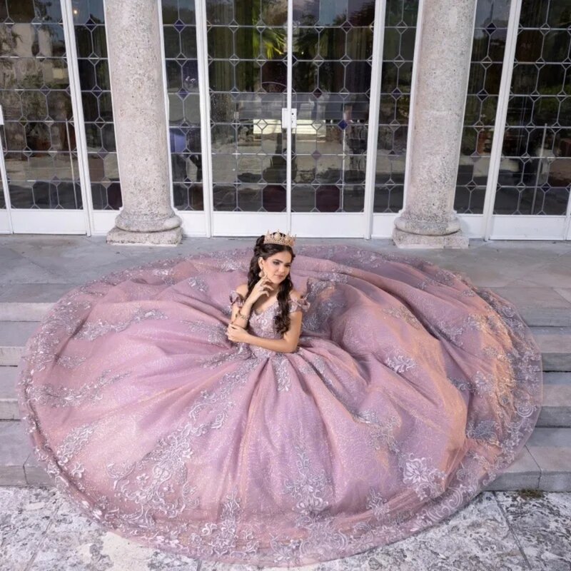 Elegant von der Schulter Quince anrra Ballkleider klassische Spitzen applikationen Prinzessin lange rosa Glitzer süße 16 Kleid Vestidos