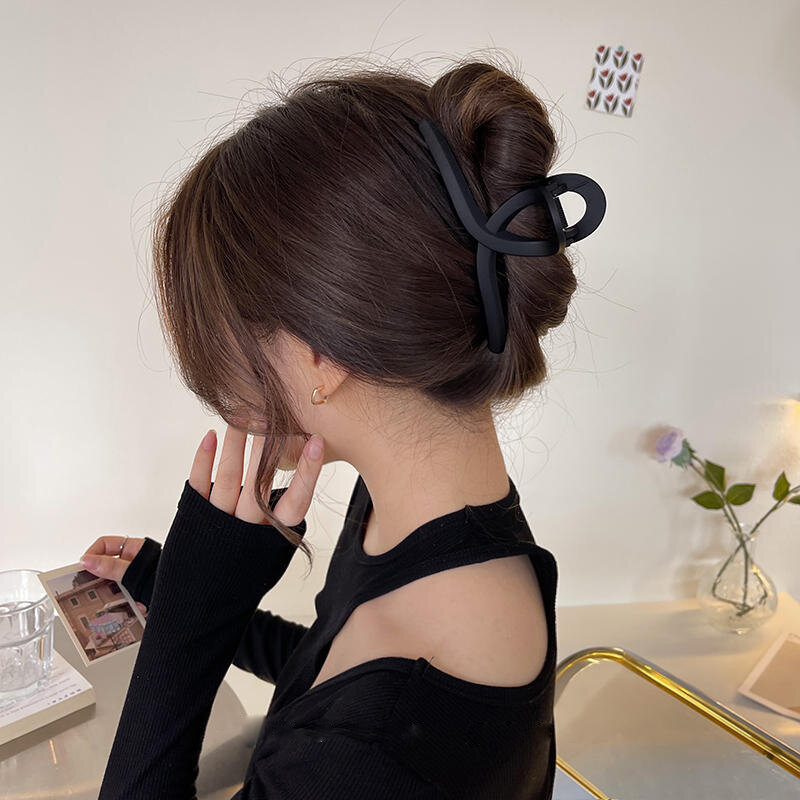 Klip Rambut Geometris Jepit Rambut Cakar Emas Berongga Perhiasan Aksesori Rambut untuk Wanita Anak Perempuan Warna Polos Kepiting Rambut