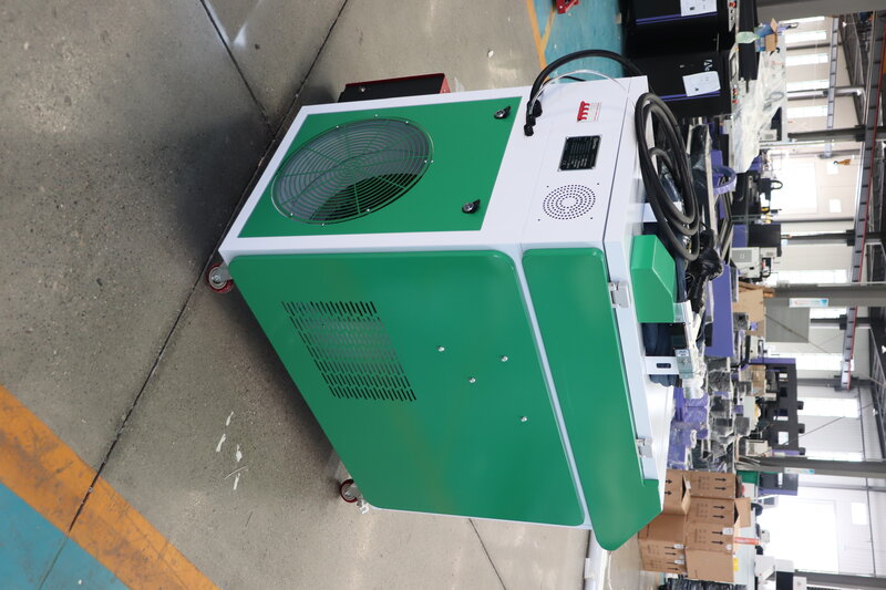 Raycusレーザー洗浄機、3 in 1、3kw、防錆および油除去、レーザー溶接機、2000w