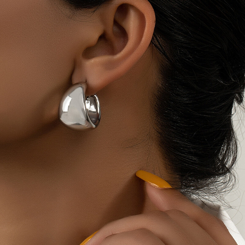 Nuovi orecchini grossi rotondi Color oro per le donne cerchi spessi aperti in metallo liscio leggero moda gioielli alla moda 2023