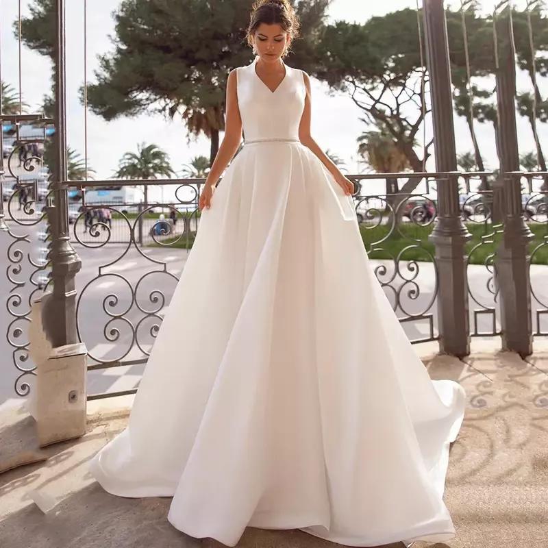 Nowa ślub księżniczki sukienka o linii A z wysokim dekoltem suknia ślubna z prostym guzikiem iluzji po damskim foyer de Noiva