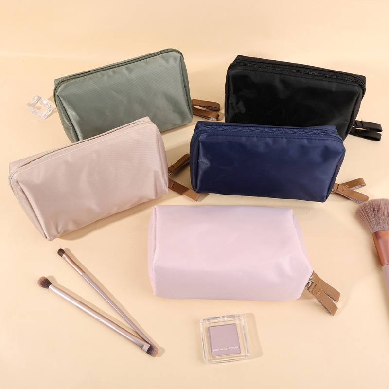 Bolsa de maquillaje portátil para mujer, bolsas de almacenamiento de brochas de base líquida japonesas simples, estuches de lavado de viaje impermeables y a prueba de polvo