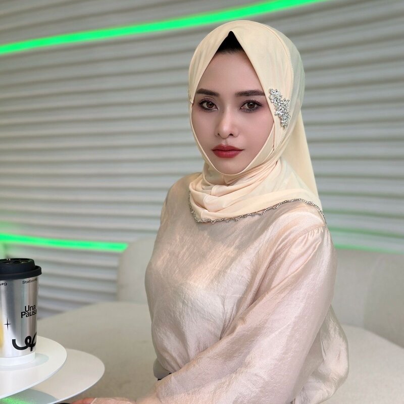 Diamanten Edelstein Dekor einfach zu tragen Abdeckung Femme Musulman Hijabs mit Pin