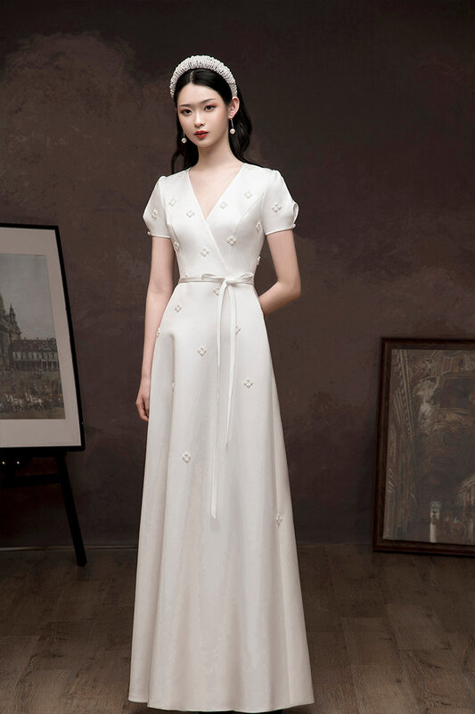 Gaun Formal Satin Putih Sederhana Gaun Pesta Malam Panjang Elegan Leher-v Mutiara Manik-manik Gaun Pertunangan Wanita