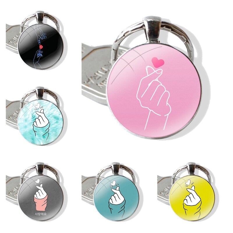 Porte-clés fait à la main avec cabochon en verre, pendentif Kpop, dessin de coeur, doigt d'amour