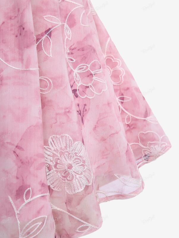女性のレースのトリムが付いたピンクの花のトップ、ライトピンクの花の刺繍Tシャツ、リブ編みの質感の非対称2 in 1、プラスサイズ