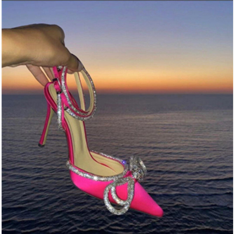 Nieuwe Vrouwen Sandalen Mode Boog Strass Hoge Hakken Sandalen Pailletten Puntschoen Hollow Gesp Kristal Schoenen Geschenken Dames