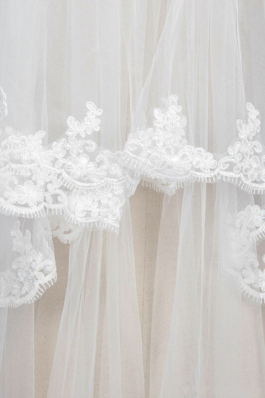 Twee Layer Wit Ivoor Korte Bridal Veils Vingertop Lengte Tulle Lace Applique Korte Bridal Accessoires Met Kam