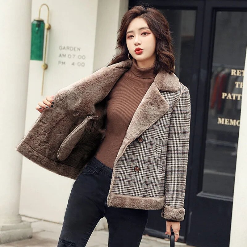 Wome lamb wełniany płaszcz 2022 Faux Rabbit Fur jesienno-zimowa nowy krótki luźny elegancki koreański dwurzędowy Plaid futro odzież wierzchnia