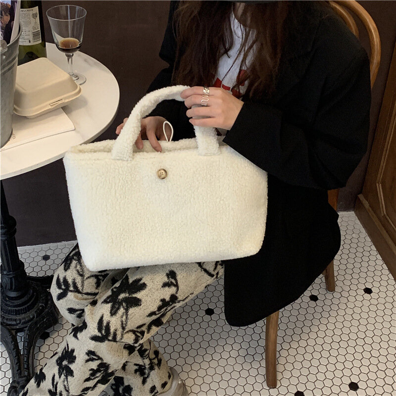 女性のための冬のぬいぐるみハンドバッグ,ブランド名のハンドバッグ,柔らかいショッピングバッグ,大容量のデザイナーバッグ,新しいコレクション2022