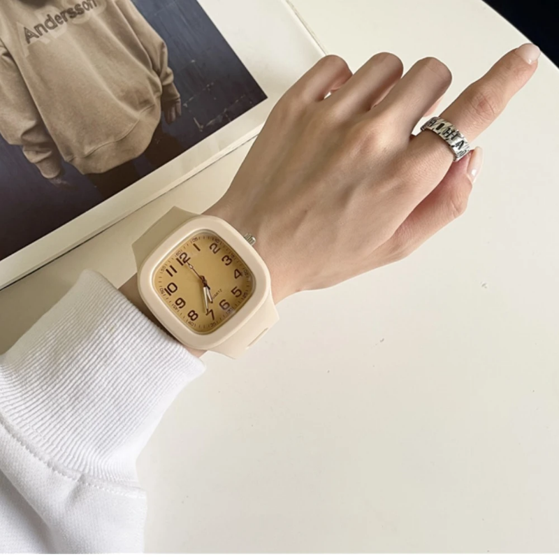 นาฬิกาผู้หญิงแฟชั่น2024สายนาฬิกาผู้หญิงควอตซ์นาฬิกาข้อมือควอตซ์ของผู้หญิงหรูหราซิลิโคนนาฬิกาผู้หญิง