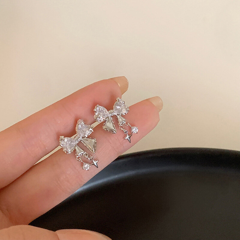 Anting-anting kancing zirkon simpul pita indah Korea untuk wanita anting-anting berlian imitasi hadiah perhiasan ulang tahun pesta anak perempuan