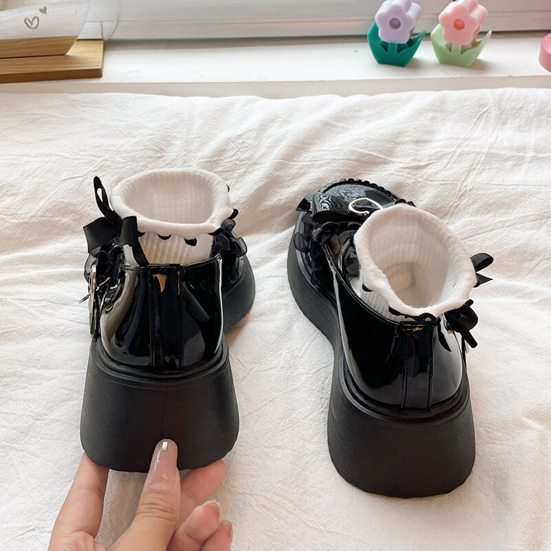 Kawaii الدانتيل Bowknot الأبيض لوليتا أحذية النساء 2022 القلب مشبك منصة ماري جينس امرأة اليابانية نمط براءات الاختراع والجلود Jk الأحذية