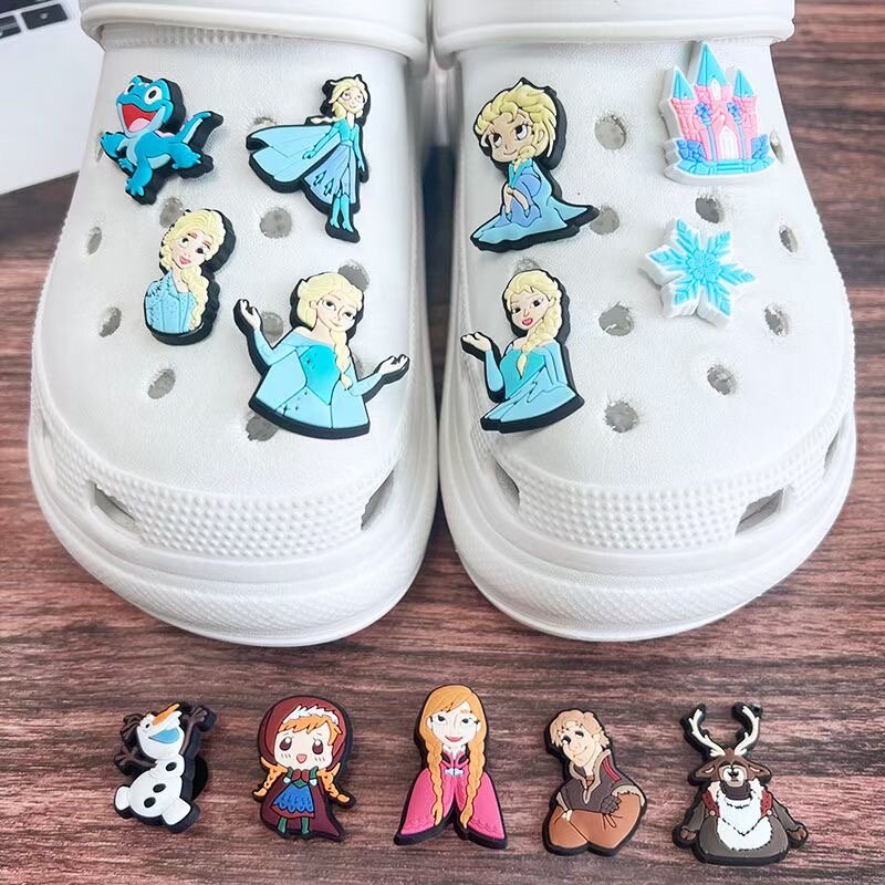 1-13PCS Disney Frozen Shoe Charms accessori per scarpe Decor per Anna Elsa Olaf Clog scarpe da giardino fibbia con ciondoli Kids Party Xmas Girls