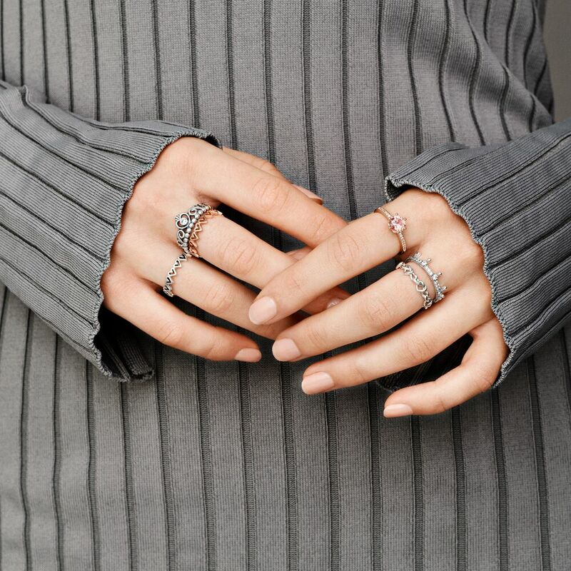 Женское кольцо в виде сердца из серебра 925 пробы