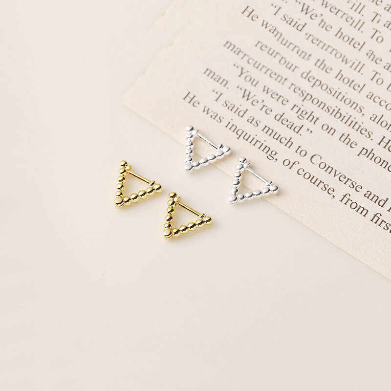 Moda nowy trójkąt Hoop kolczyki Vintage unikatowe kolczyki dla kobiet metalowe oświadczenie Huggies kolczyk 2023 Trend biżuteria