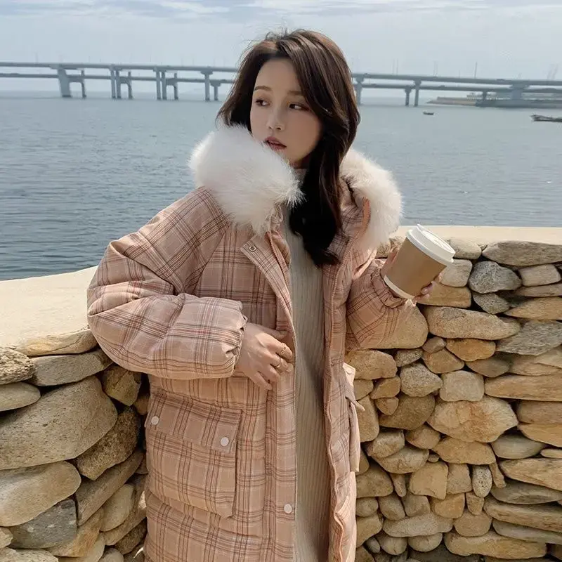 Vestido de algodón a cuadros para mujer, chaqueta gruesa y cálida de longitud media con capucha y cuello de lana, estilo coreano, novedad de invierno, 2023