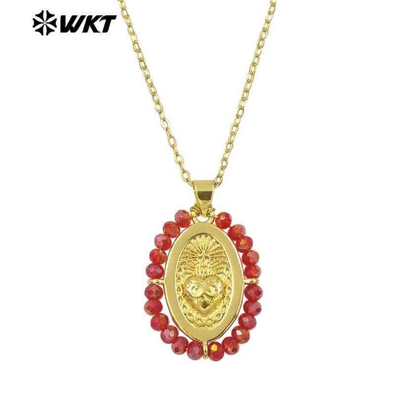WT-MN993 изысканный кулон с резьбой в форме сердца, красочные хрустальные бусины вокруг выложенной желтой латуни, ожерелье из 18-каратного золота