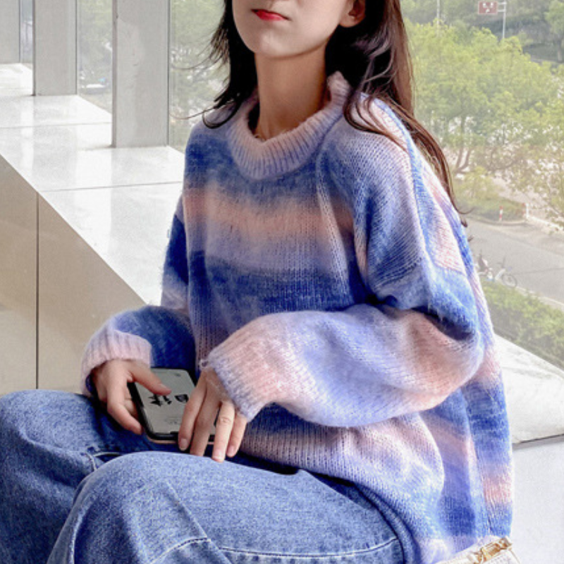 Женский трикотажный пуловер в радужную полоску, с круглым вырезом