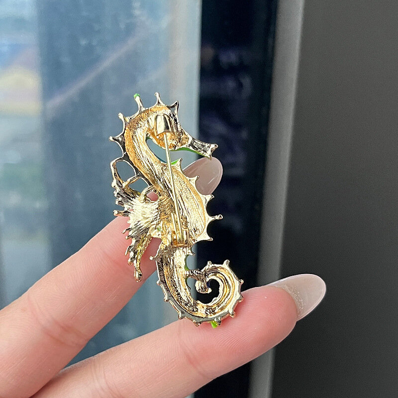 Vintage Enamel Rhinestone Seahorse Brooch Dripping Oil Animal Safety Pin For Women Man Casual Party Office Brooches Jewelry Gift