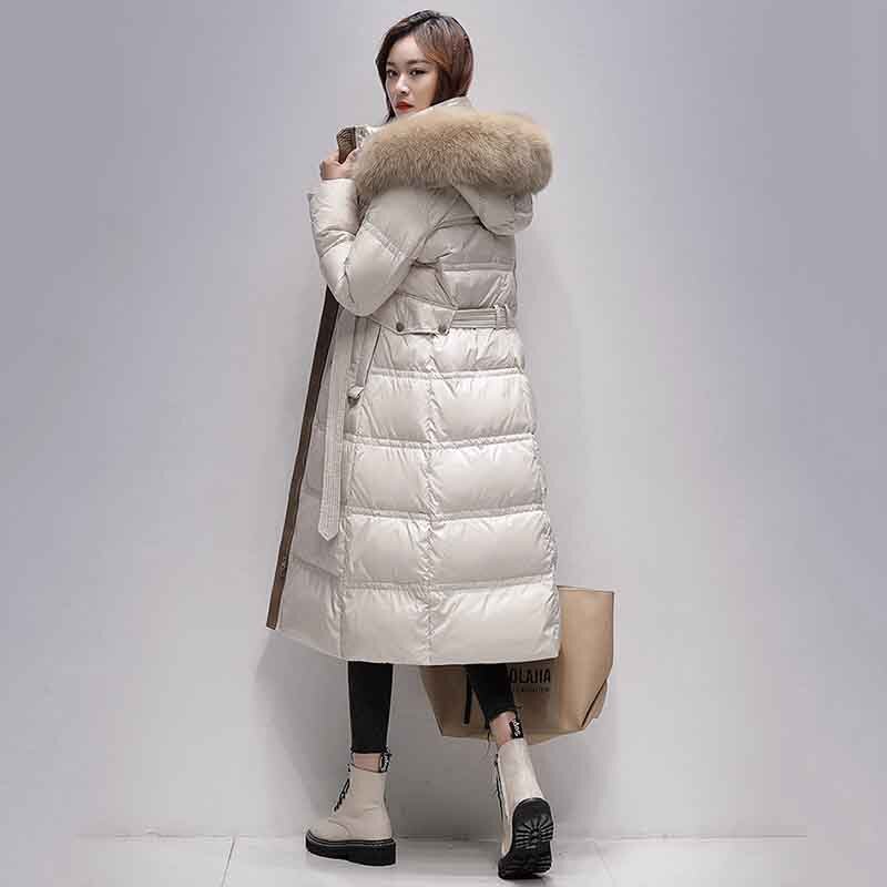 Женское длинное приталенное пальто, облегающее пальто выше колена на белом утином пуху, с меховым воротником и капюшоном, для зимы