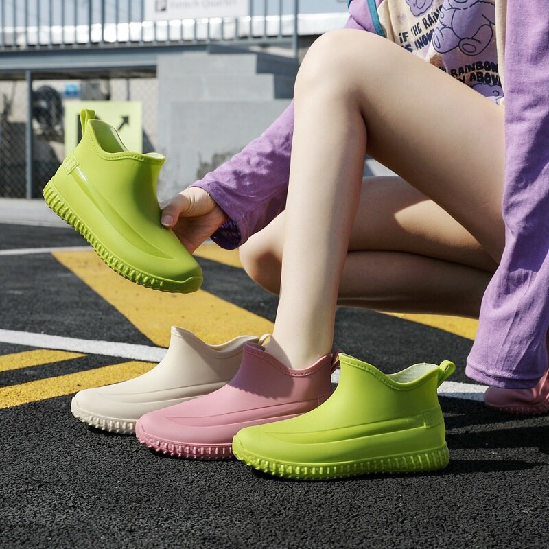 Sepatu bot hujan wanita, sneaker bot karet pergelangan kaki berlapis bulu musim dingin untuk perempuan 2024