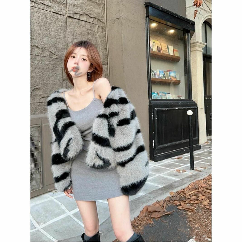 Fashion Casual Faux Fur Thick Women Overcoat Elegant Coat 2023 Winter Long Sleeve Female Thickened Solid Cardigan Top C65